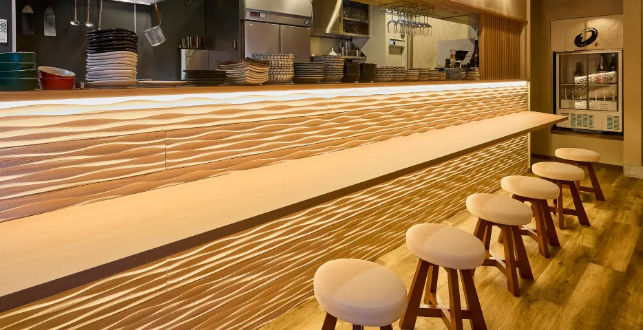 1階 カウンター席7席