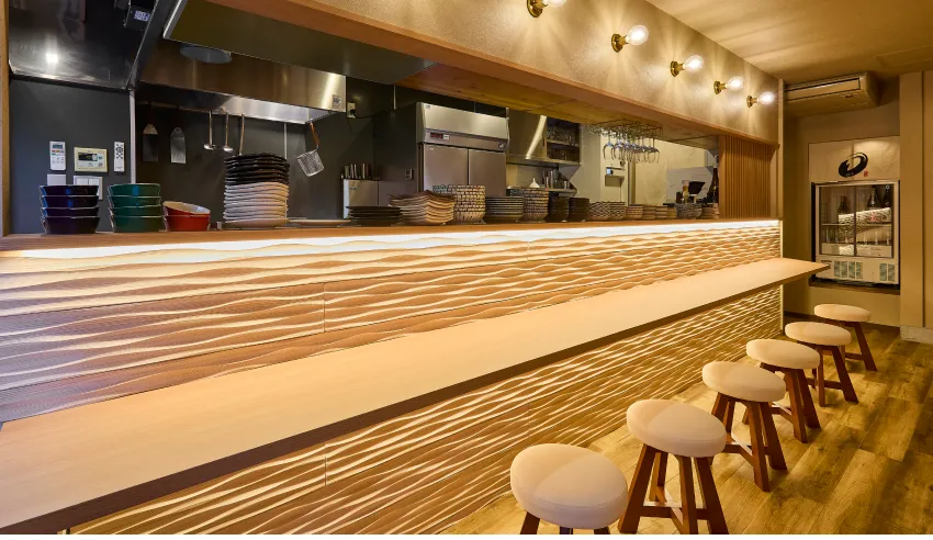 1階 カウンター席7席